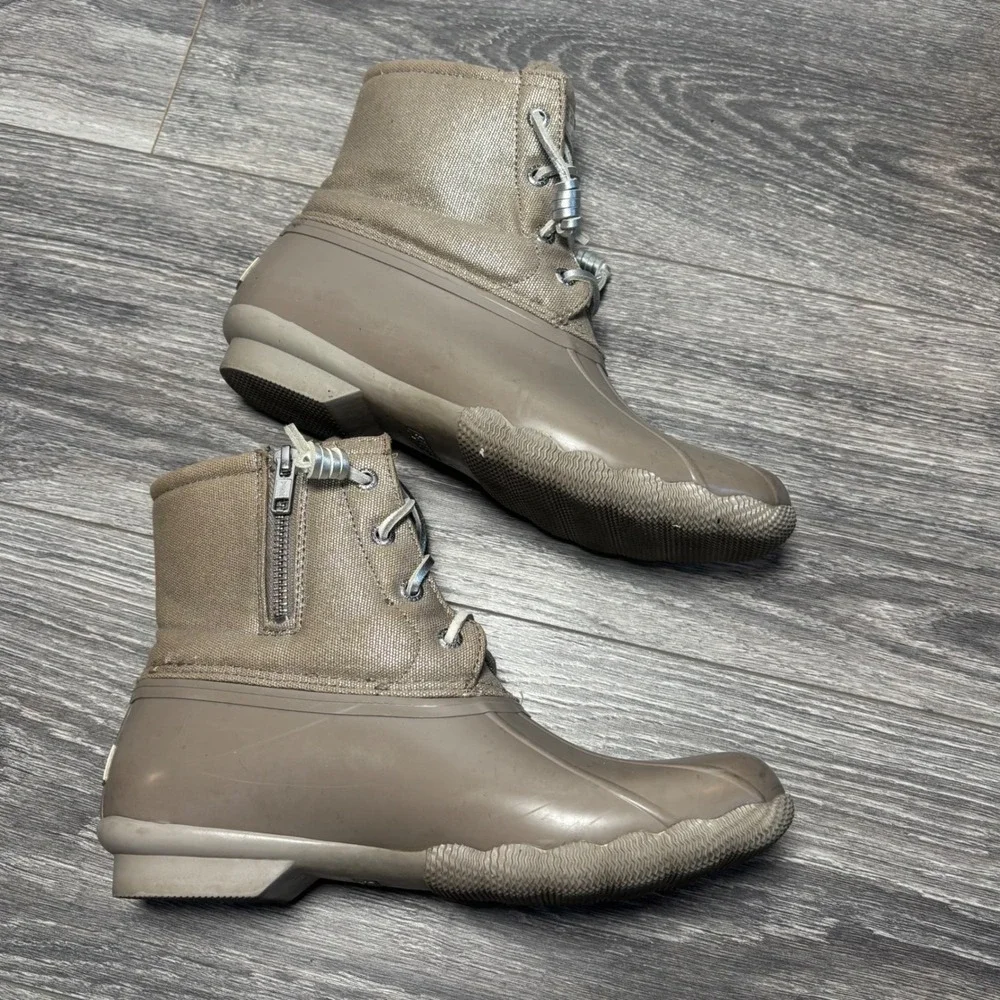 Sperry Top-Sider‎ Women's Saltwater Duck Boots Light Grey Metallic Women's 7.5